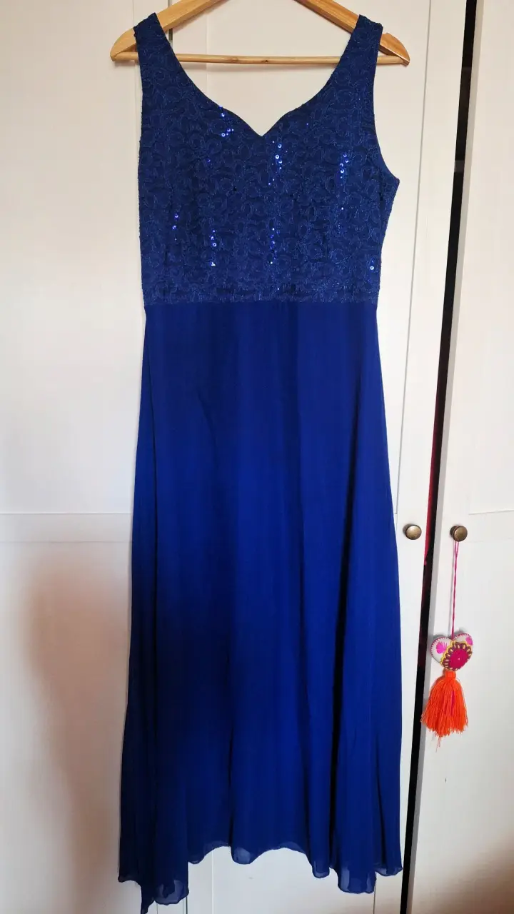Vestido largo azul con encaje y lentejuelas - 4