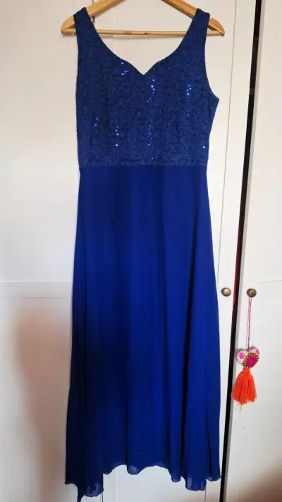 Vestido largo azul con encaje y lentejuelas - miniatura 4