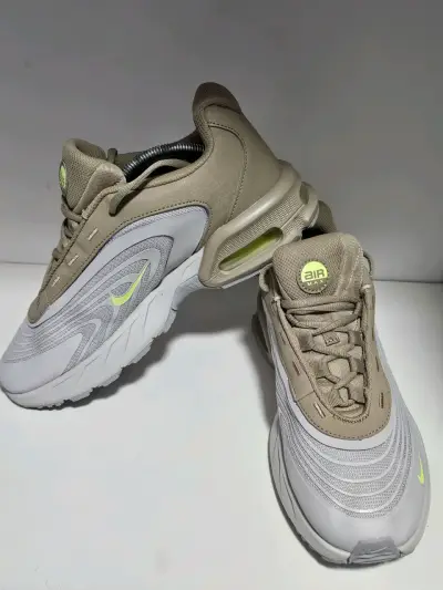 Zapatillas deportivas Nike Air Max beige y gris - miniatura 1