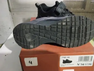 Zapatillas negras para niños CKY con velcro - miniatura 2