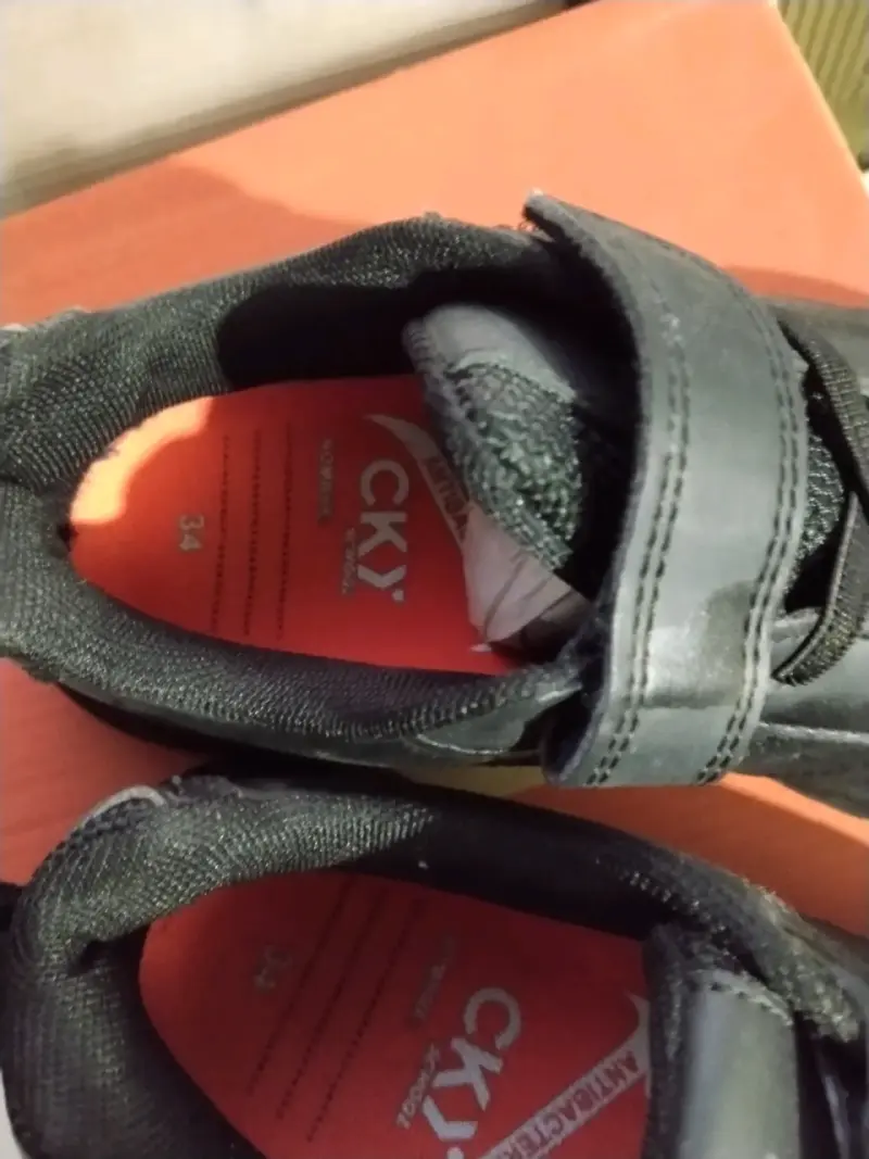 Zapatillas negras para niños CKY con velcro - 3