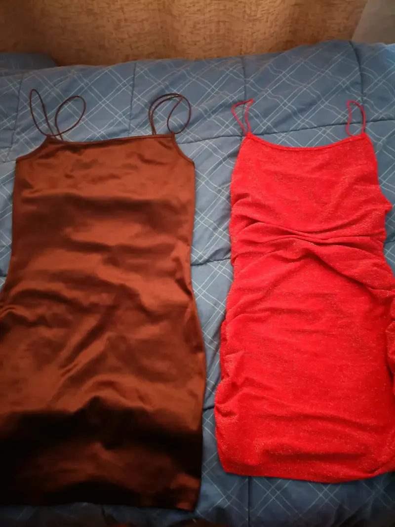 Vestidos de tirantes marrón y rojo