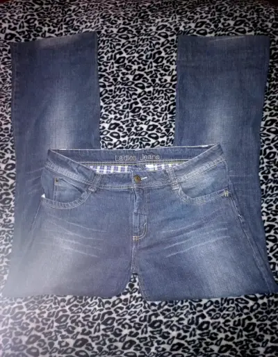 Jeans de mujer azul flare - miniatura 1