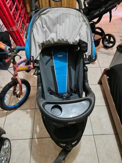 Coche de bebé Infanti azul con portavasos - miniatura 2