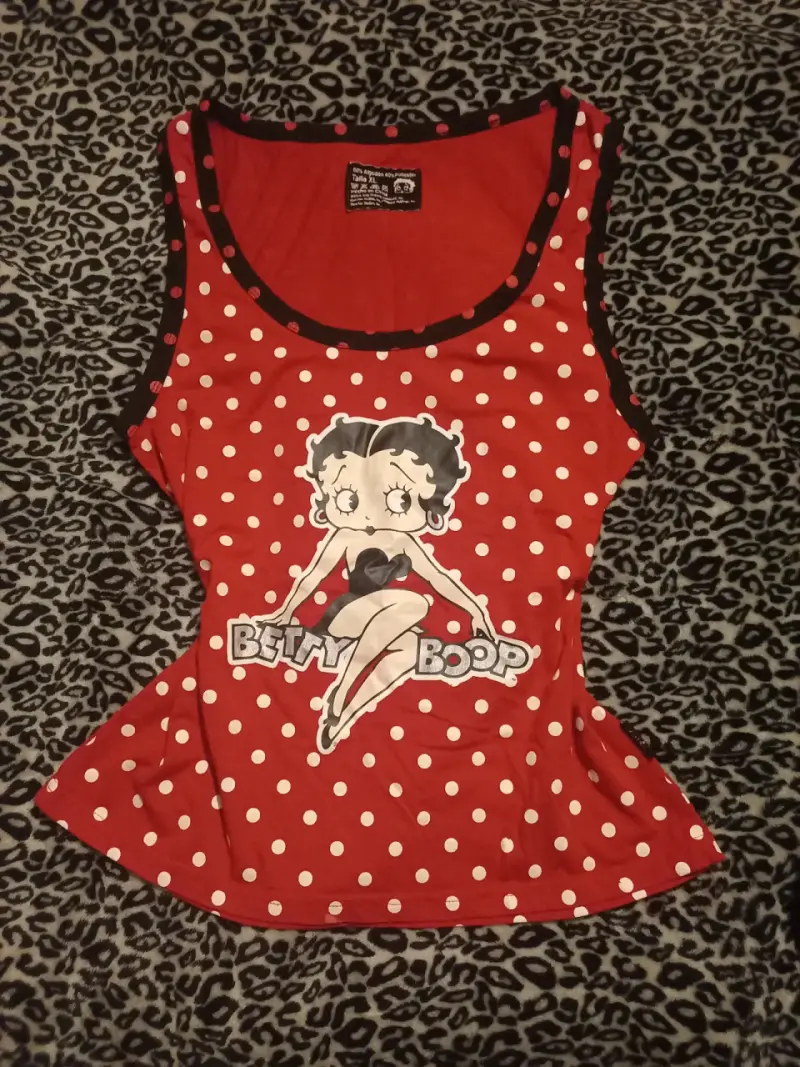 Polera sin mangas Betty Boop roja con lunares