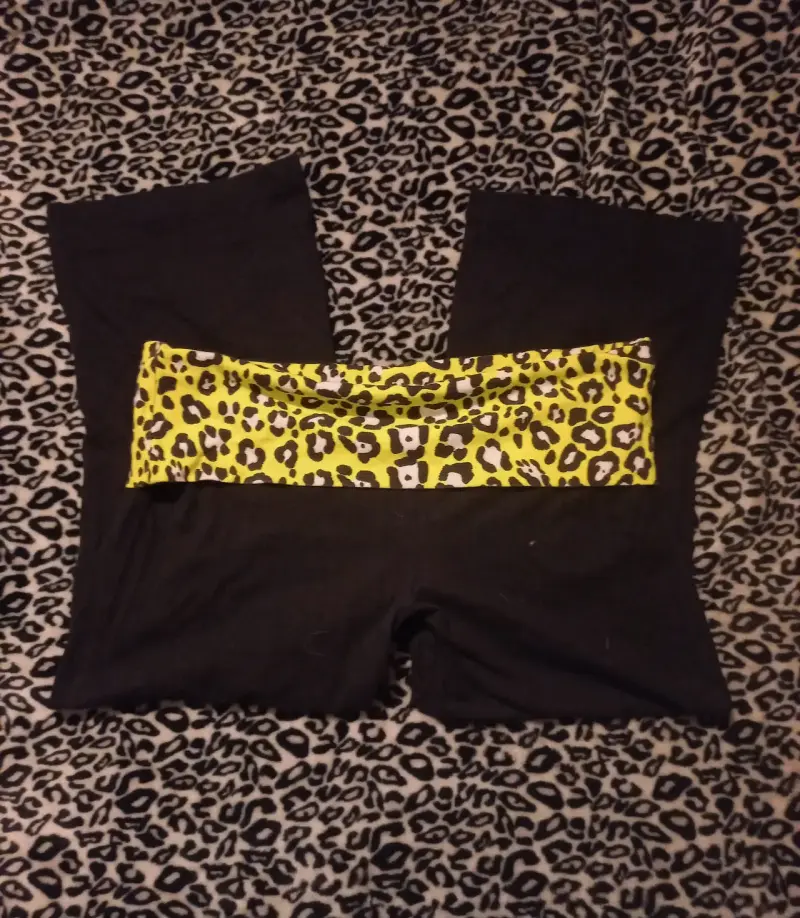 Leggings negros con cintura estampado animal print