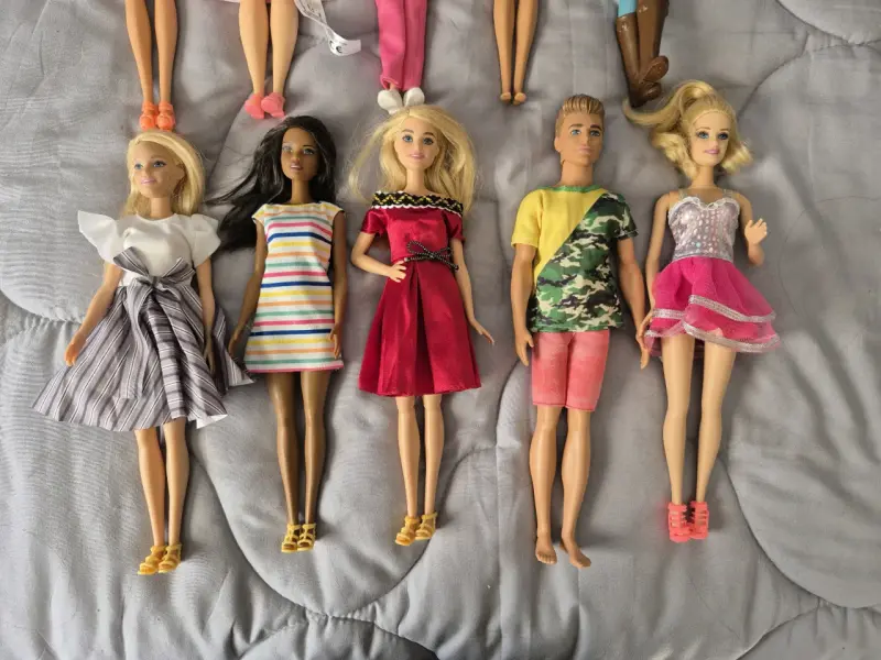 Lote de 10 muñecas Barbies - 2