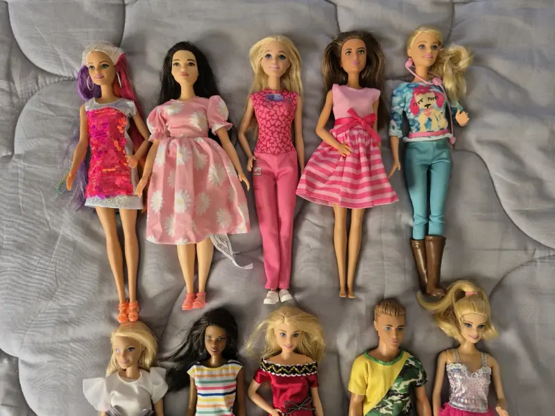Lote de 10 muñecas Barbies - 3