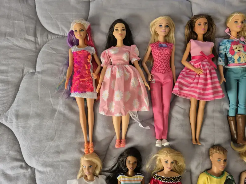 Lote de 10 muñecas Barbies - 6