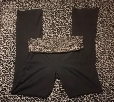 Leggings negros con cintura estampada - miniatura 1