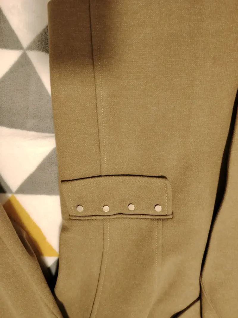 Blazer talla 42 Liola  con detalles metálicos - 2