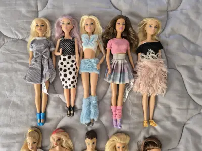 Lote de 10 muñeca Barbies - miniatura 3