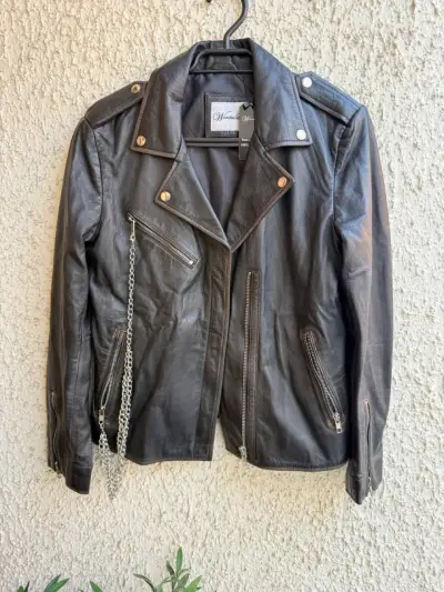 Chaqueta de cuero negra estilo biker para mujer - miniatura 1