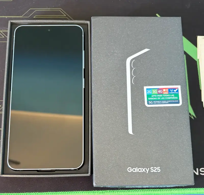 Smartphone Galaxy S25 con caja original - 1