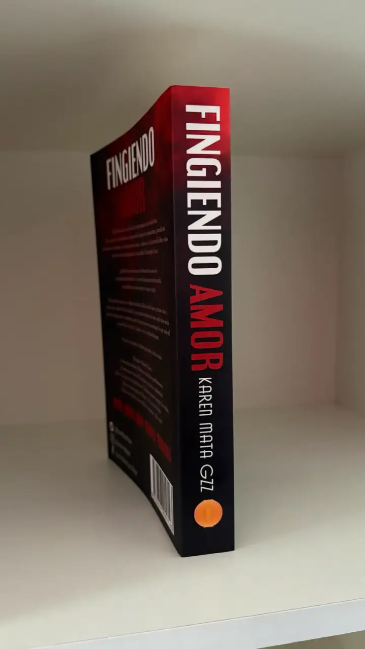 Libro Fingiendo Amor de Karen Mata Gzz - 2
