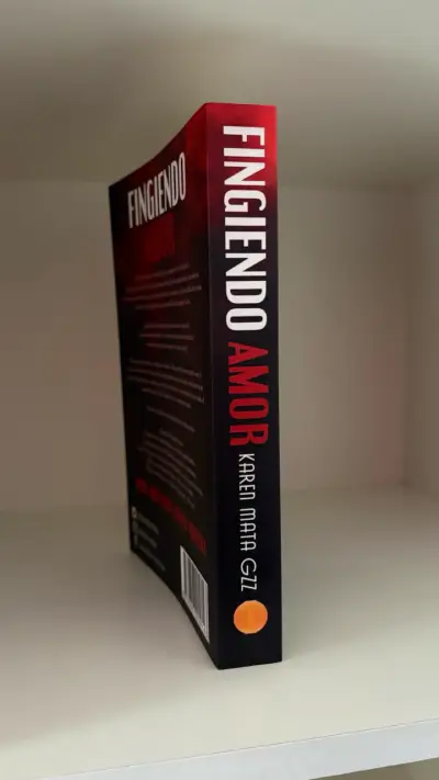 Libro Fingiendo Amor de Karen Mata Gzz - miniatura 2