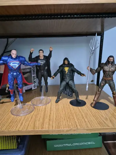 Figuras de acción de superhéroes DC - miniatura 1