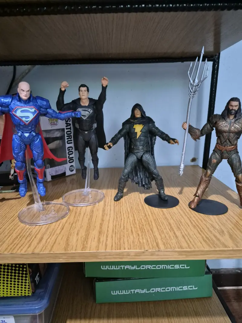 Figuras de acción de superhéroes DC - 3