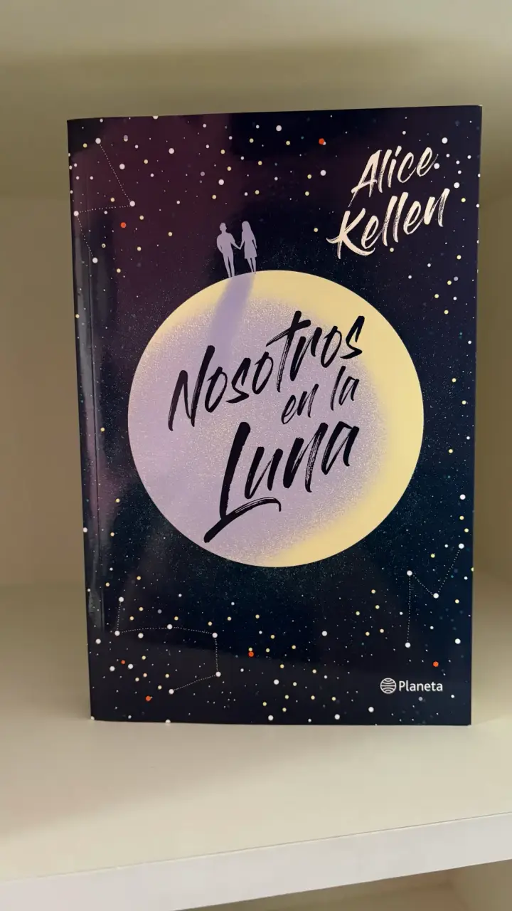 Libro 'Nosotros en la Luna' de Alice Kellen