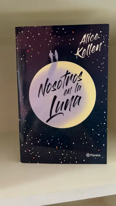 Libro 'Nosotros en la Luna' de Alice Kellen - miniatura 1