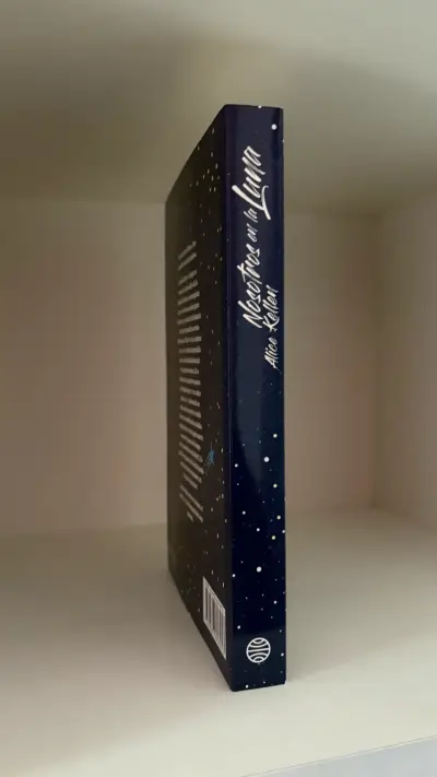 Libro 'Nosotros en la Luna' de Alice Kellen - miniatura 2
