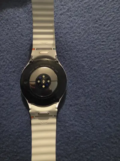 Reloj inteligente Samsung con correa beige - miniatura 3