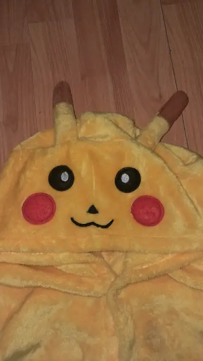 Pijama de Pikachu c/capucha - miniatura 1