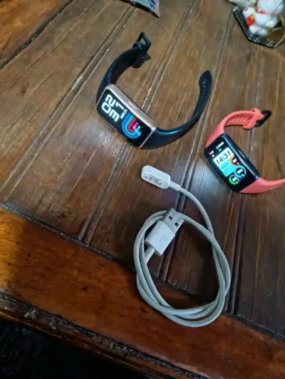 Smartwatch de actividad física con cargador - miniatura 1