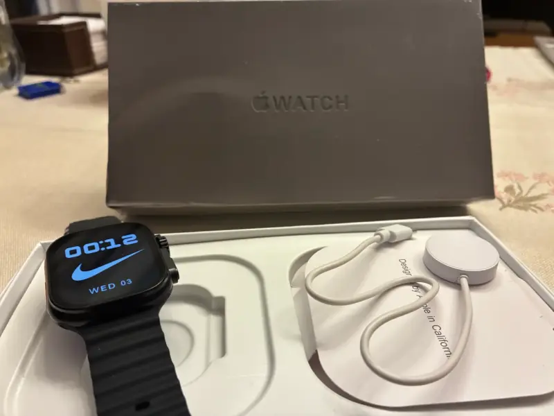 Apple Watch con correa negra y cargador - 2
