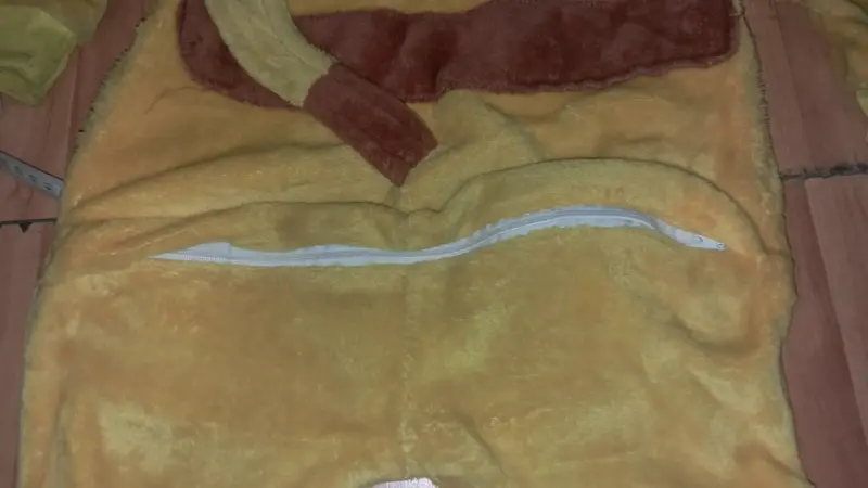 Pijama de Pikachu c/capucha - 5