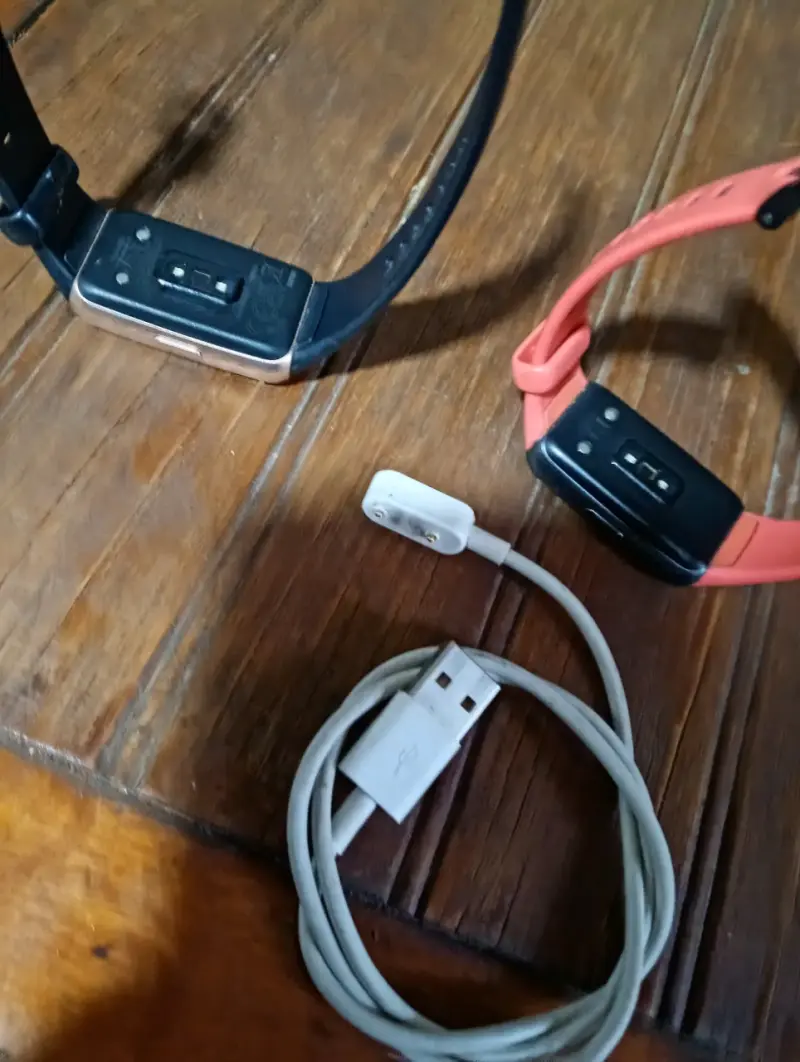 Smartwatch de actividad física con cargador - 3