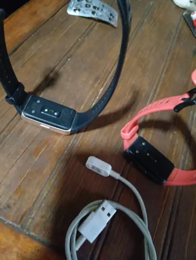 Smartwatch de actividad física con cargador - miniatura 4