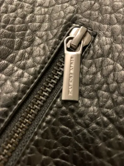 Chaqueta de cuero negra Armani Exchange con diseño New York City - miniatura 5