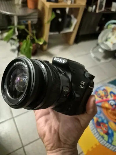 Cámara Sony Alpha 58  lente 18-55mm para reparar - miniatura 1