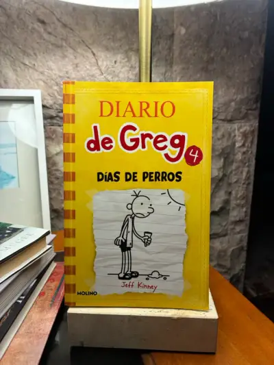 Diario de Greg 4: Días de Perros de Jeff Kinn - miniatura 1
