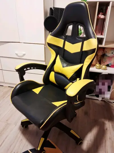 Silla gamer negra y amarilla - miniatura 2