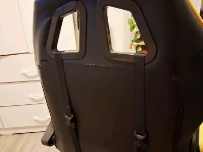 Silla gamer negra y amarilla - miniatura 3