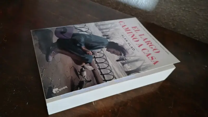 Libro 'El Largo Camino a Casa' de Alan Hlad - 6