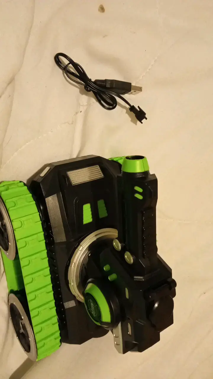 Tanque RC con control remoto y orugas verdes - 5