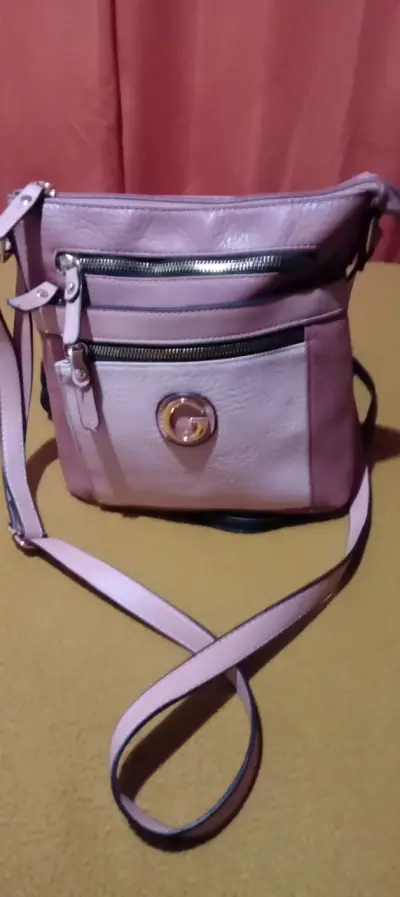 Cartera cruzada palo rosa con detalles metálicos - miniatura 1