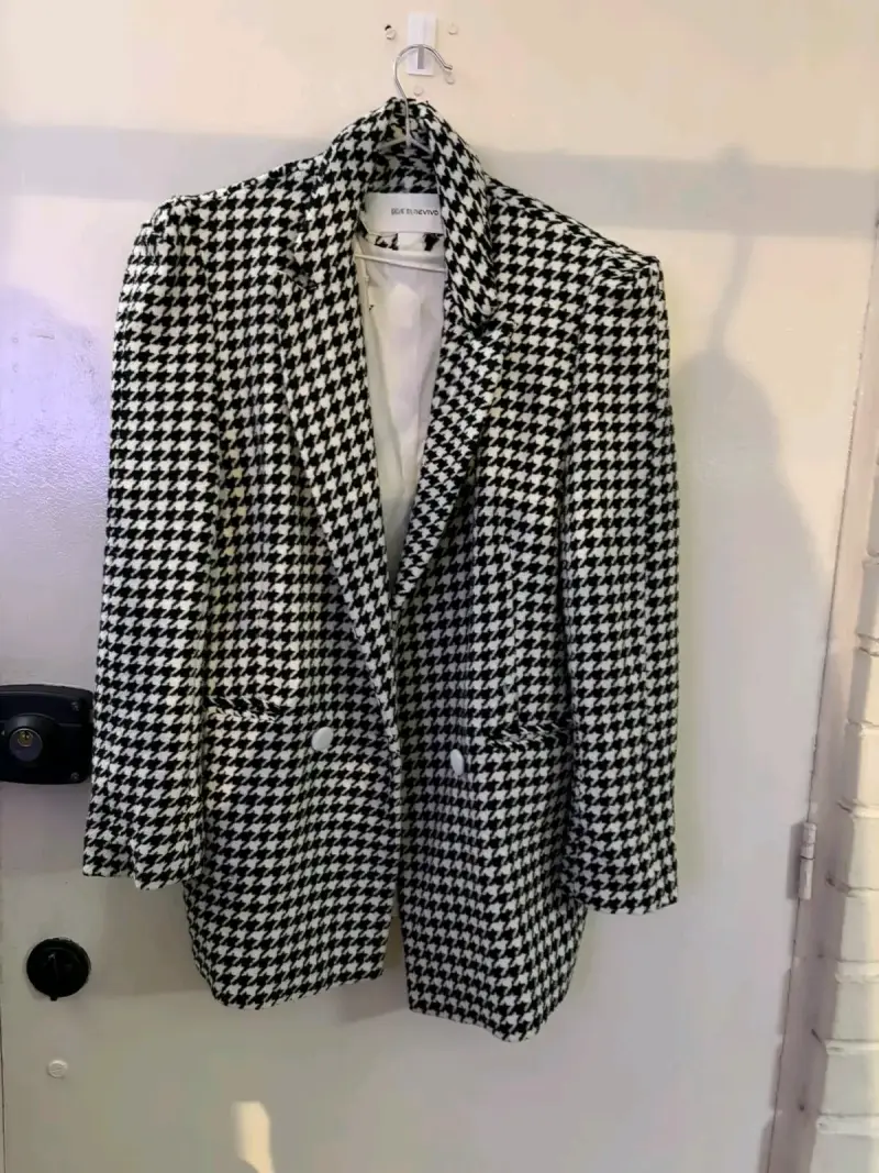 Blazer de pata de gallo blanco y negro para mujer - 1