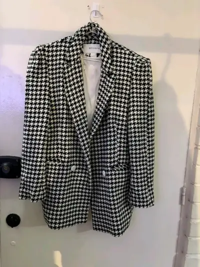 Blazer de pata de gallo blanco y negro para mujer - miniatura 1