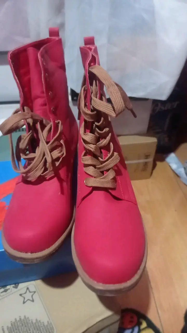 Botas rojas para mujer con cordones