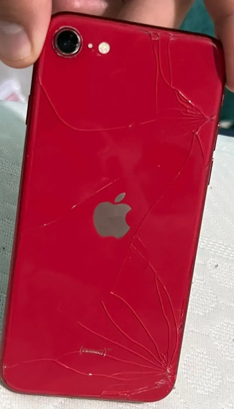 iPhone se2020 rojo /64gb - 4
