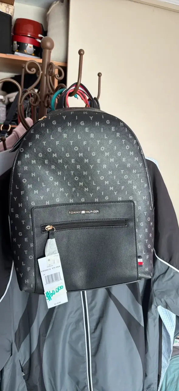 Mochila Tommy Hilfiger negra con logo