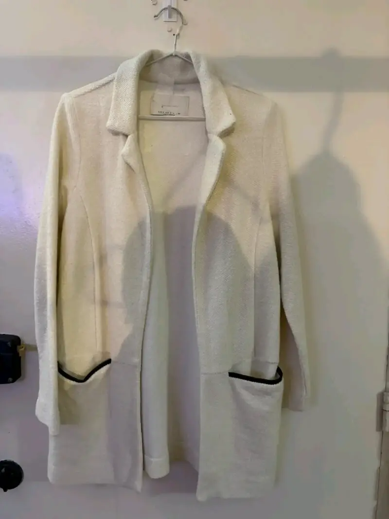 Abrigo largo beige Stradivarius con bolsillos - 1