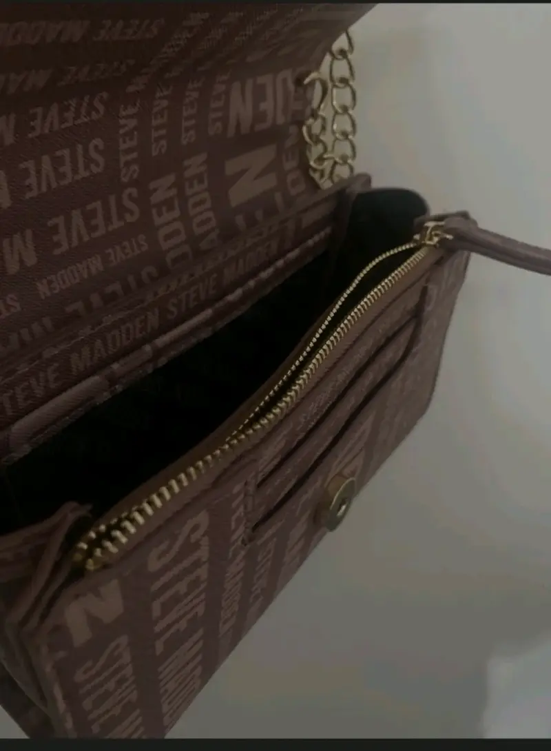 Cartera cruzada Steve Madden marrón con cadena - 3