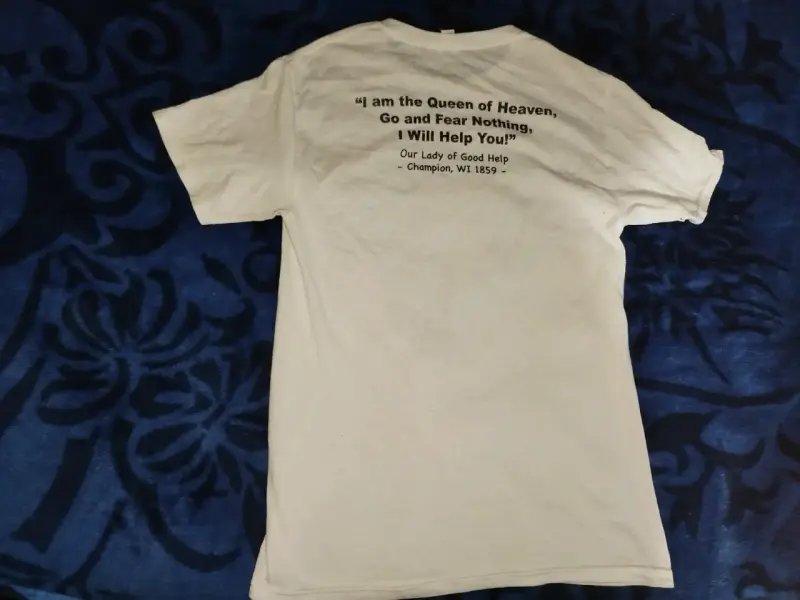 Polera blanca con diseño religioso 'Bring me my Weapon' - 3