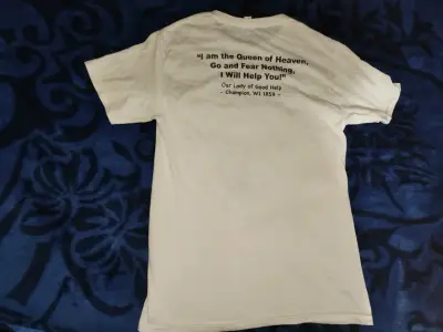 Polera blanca con diseño religioso 'Bring me my Weapon' - miniatura 3