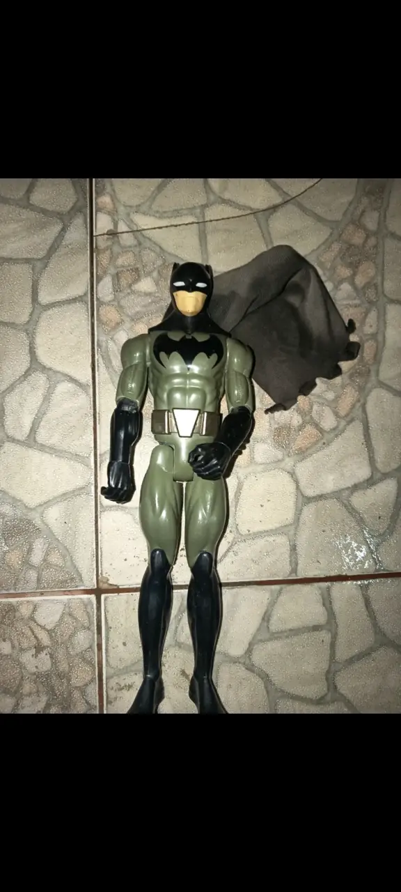 Figura de acción Batman con capa